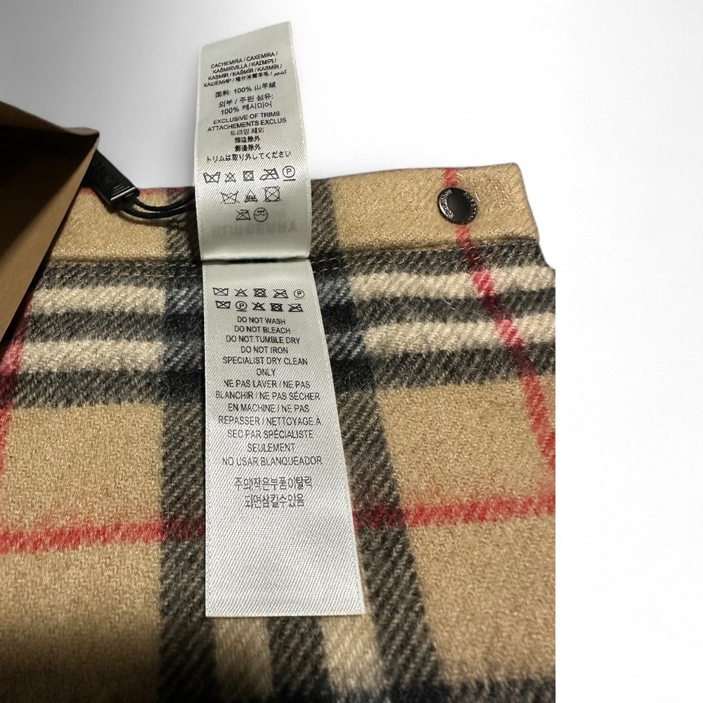 Burberry Vintage Check Snood in Tan and Black - Picture 15 of 16